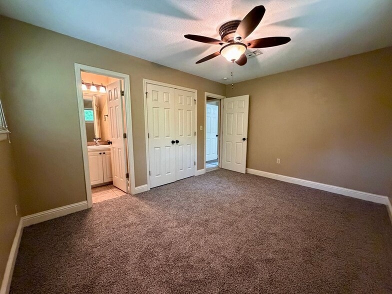 Building Photo - 106 Hickory Dr
