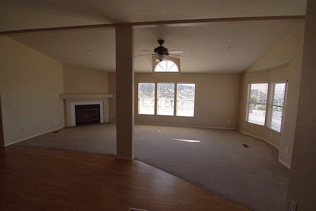 Building Photo - 35850 Via Famero Dr