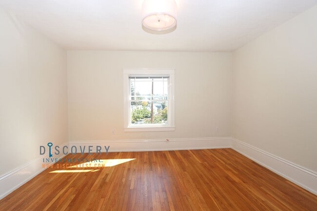 Building Photo - Coveted Piedmont Craftsman Home