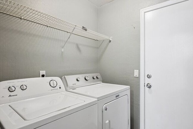 Building Photo - Very nice 3 bedroom 2 bath home