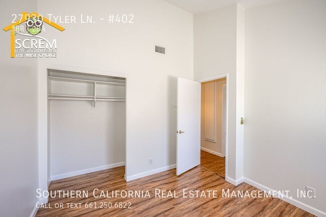 Building Photo - Three Bedroom Upper Condo in Canyon Oaks