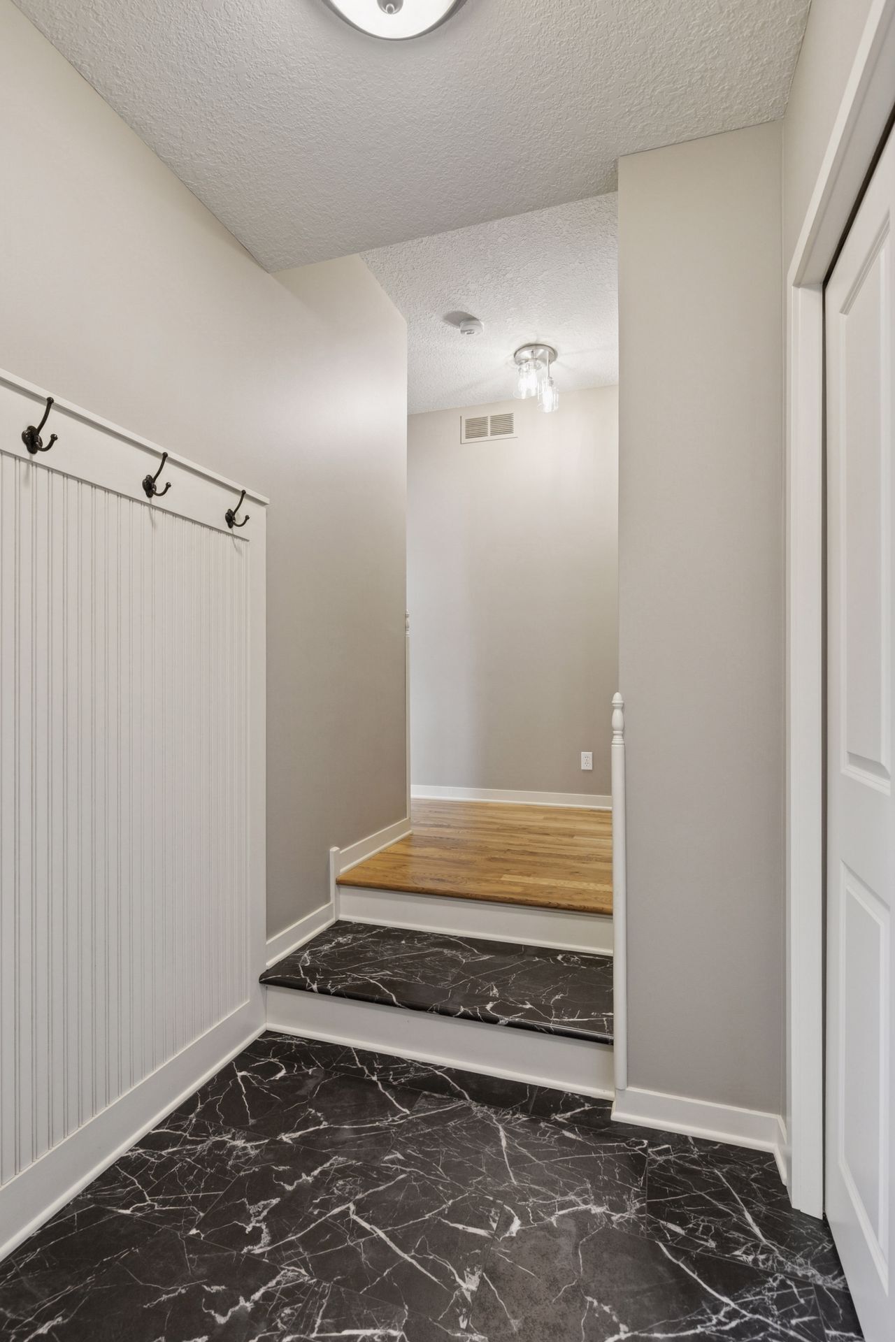 Building Photo - 14246 Garden Way N