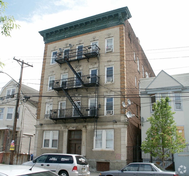 Primary Photo - 447 N 5th St