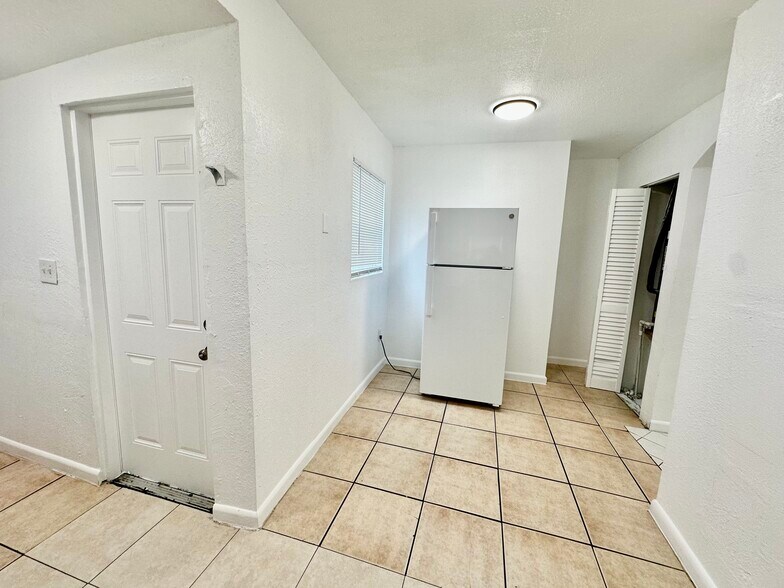 Building Photo - 6136 N Miami Ave