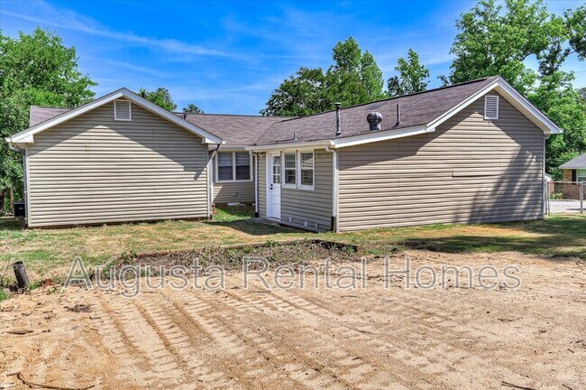 Building Photo - 3210 York Dr