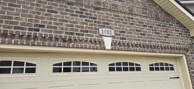 Building Photo - 1001 Whitney Dr