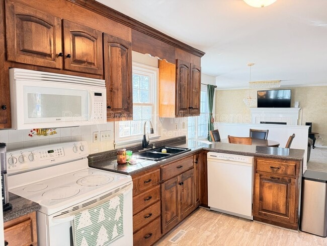 Building Photo - 11809 Sanbury Ln