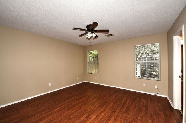 Building Photo - GREAT HOME  |  3 BEDROOMS + OFFICE  |  CLO...