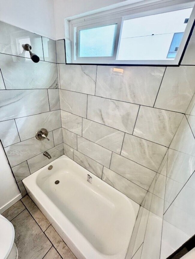 Interior Photo - 7524 Sepulveda Blvd