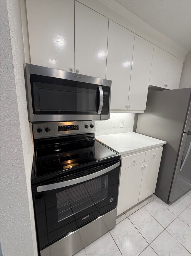 Building Photo - 2120 El Paseo St