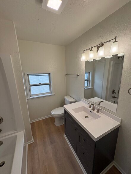 Building Photo - 543 Jackson St