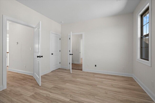 Building Photo - 417 Weston Park