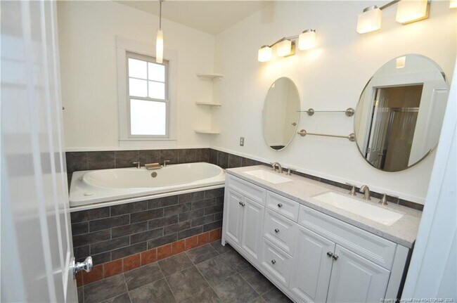 Building Photo - 1164 Trentini Ave