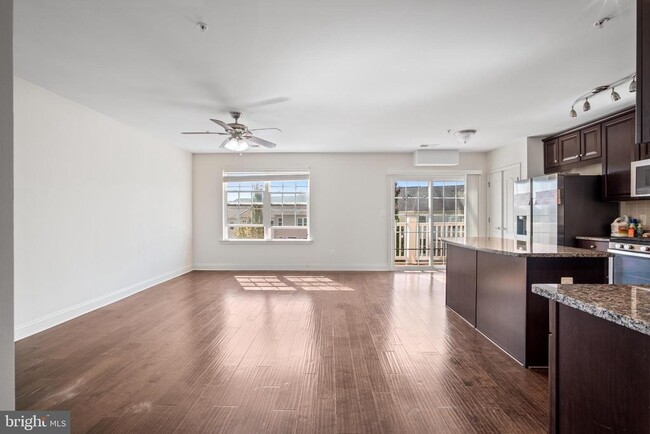 Building Photo - 22926 Spicebush Dr