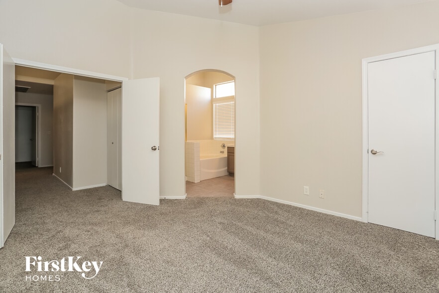 Building Photo - 3452 Canter Dr