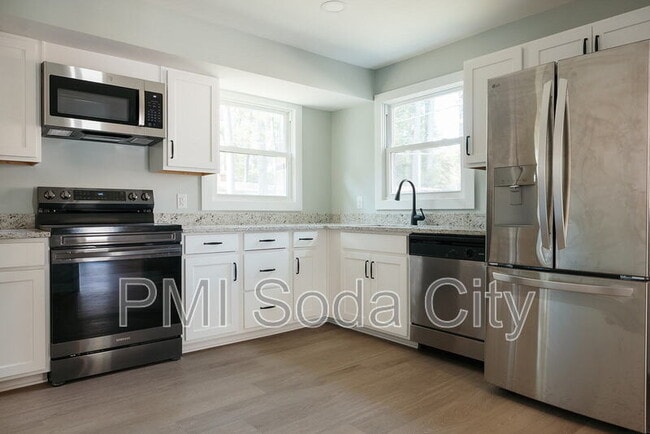 Building Photo - 2401 Truax Ln