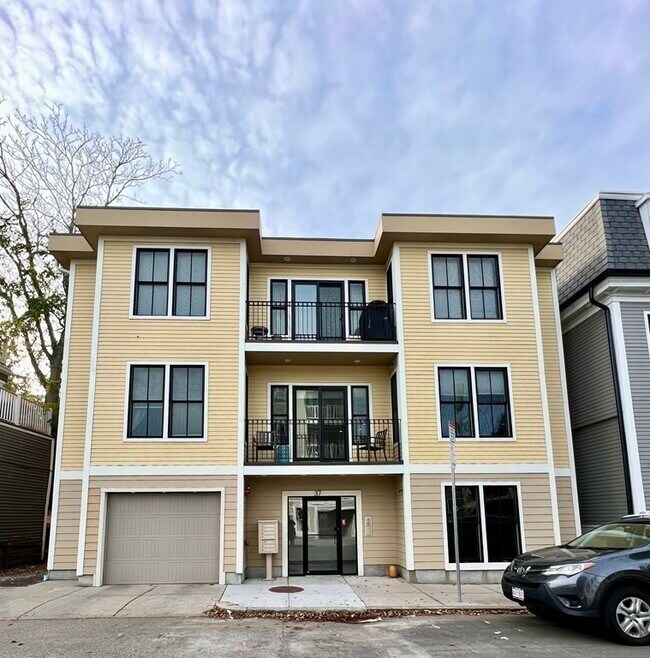 Building Photo - 37 P St