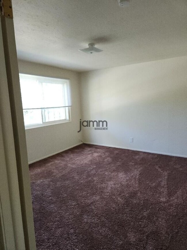 Building Photo - 6052 Glenway Dr