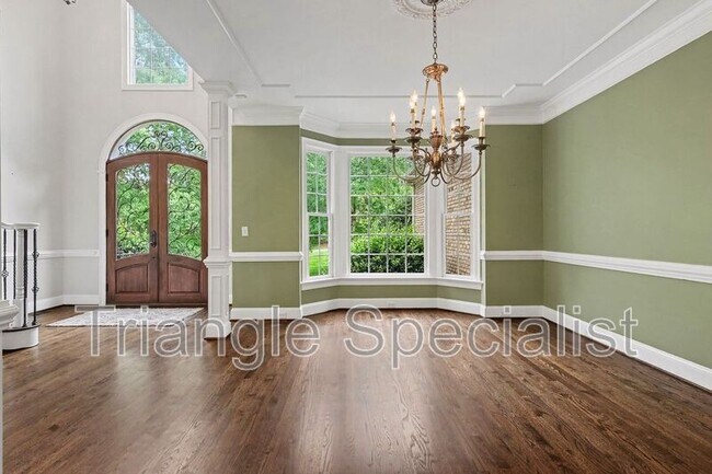 Building Photo - 6121 Carlyle Dr