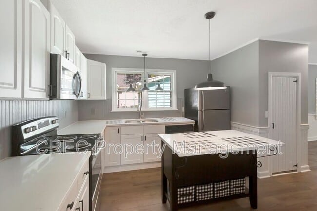 Building Photo - 204 S Hampton St