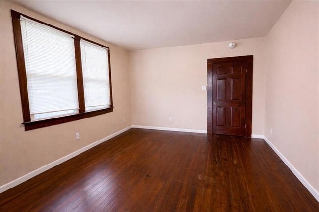 Building Photo - 1739 Duels St