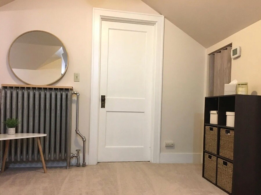 Living Room - 1470 Sheldon St