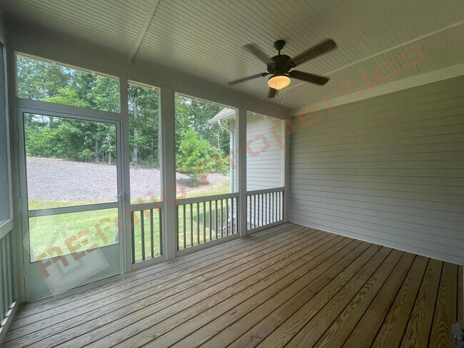 Building Photo - 413 Ancient Oaks Dr