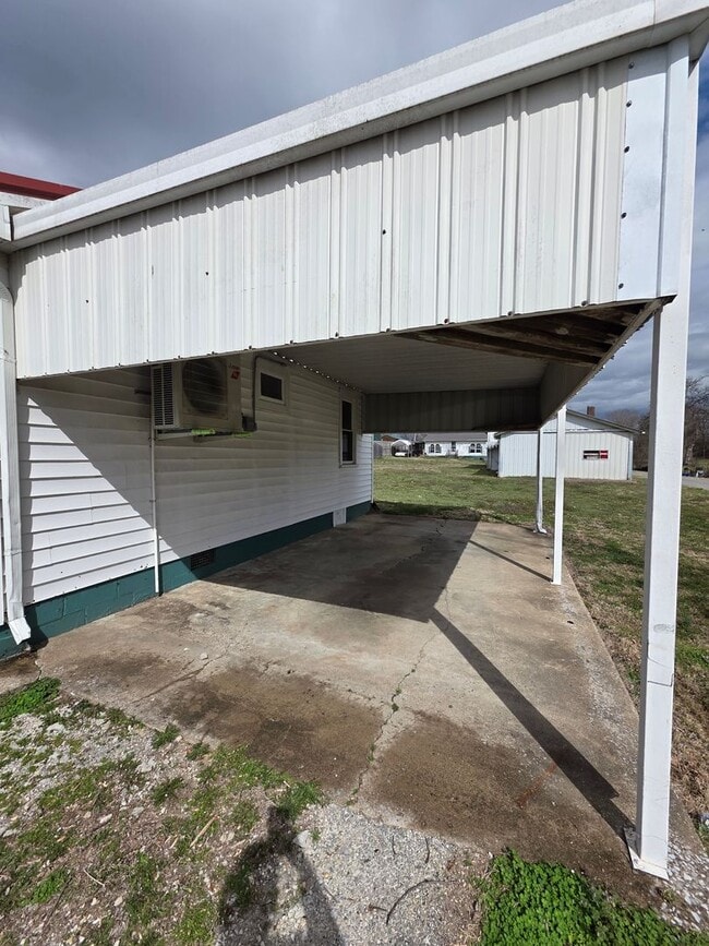 Building Photo - Move in Ready Gallatin TN