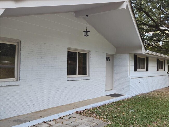 Building Photo - 171 Sarann Ct NW