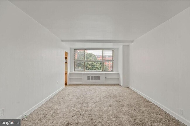 Building Photo - 1121 Arlington Blvd