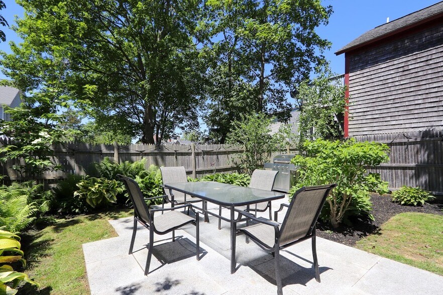 Building Photo - 491 Spring St