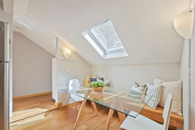 Building Photo - 815 Alpine Ave.