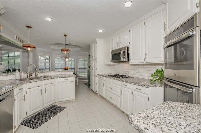 Building Photo - 2905 Aztec Ct