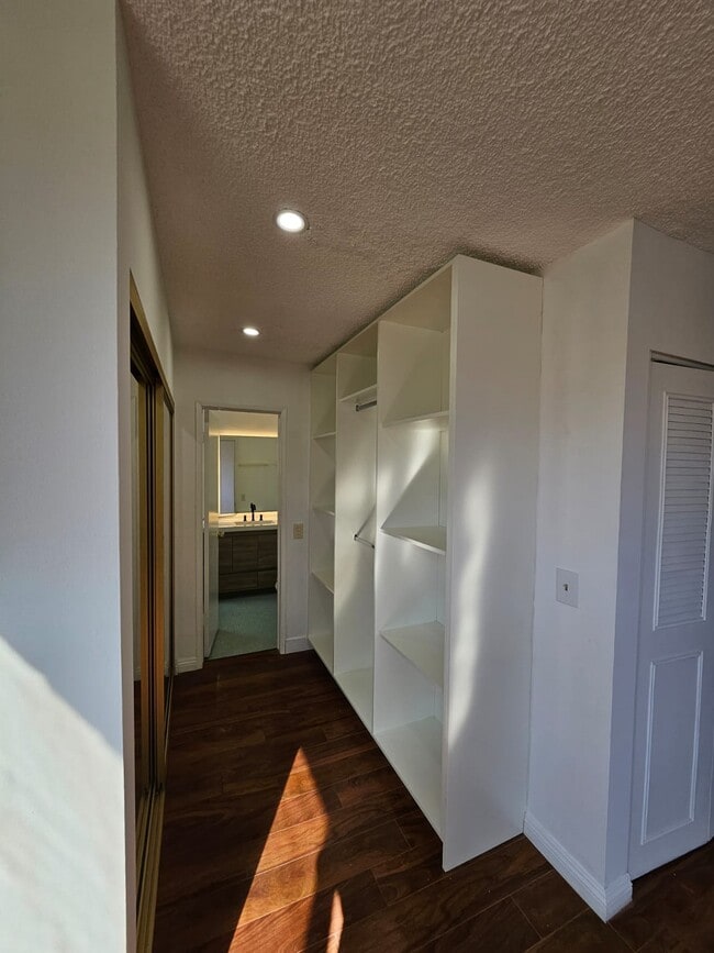 Building Photo - 1300 Midvale Ave