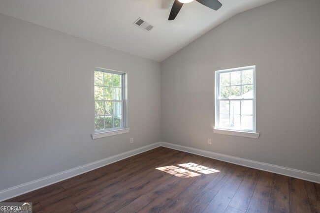 Building Photo - 331 Camilla Cir SW