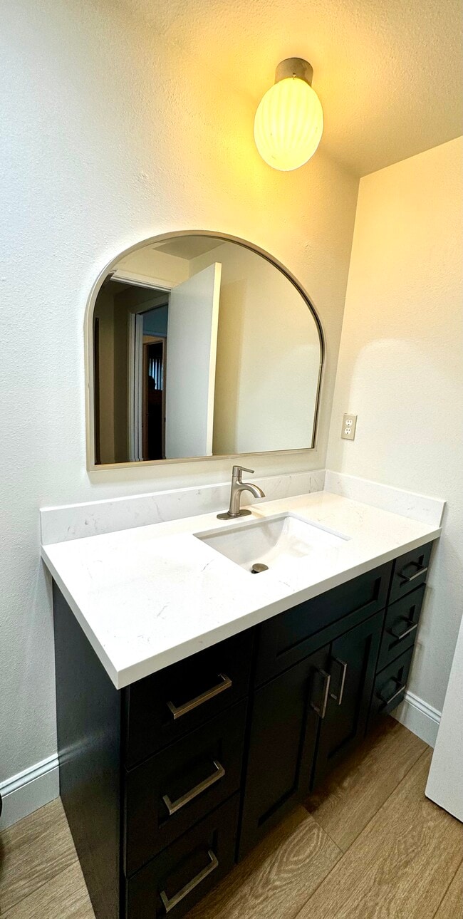 Building Photo - 1218 Amethyst St