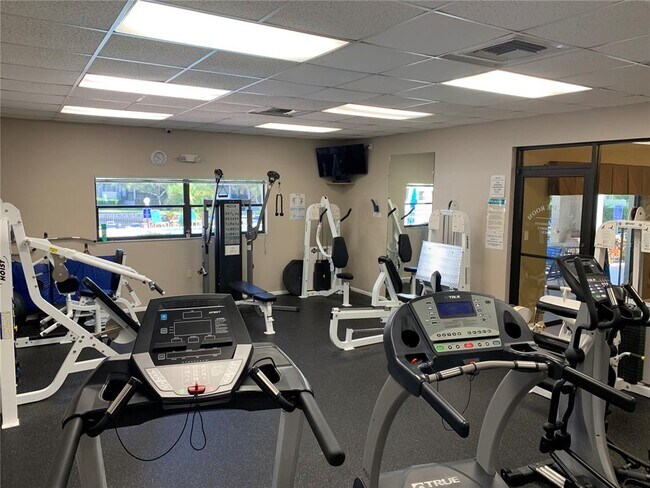 Building Photo - 1320 Pasadena Ave S