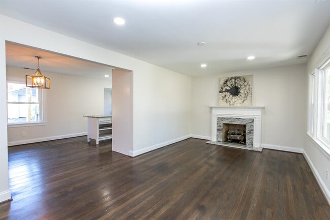 Building Photo - 564 Claymont Dr