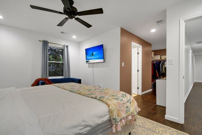 Building Photo - Beautifully Renovated West Ashley Home