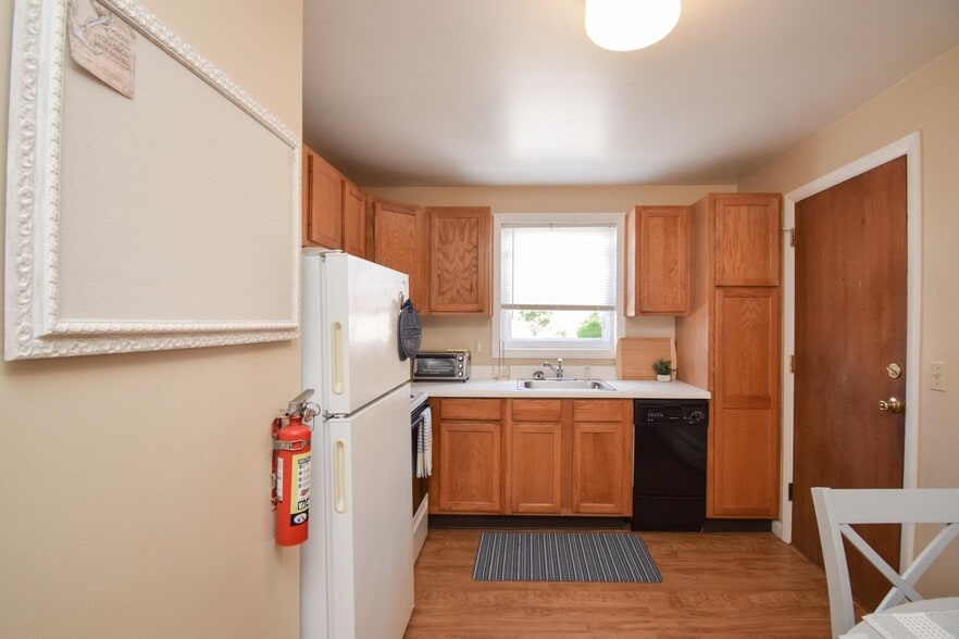 Building Photo - 70 Carroll Ave