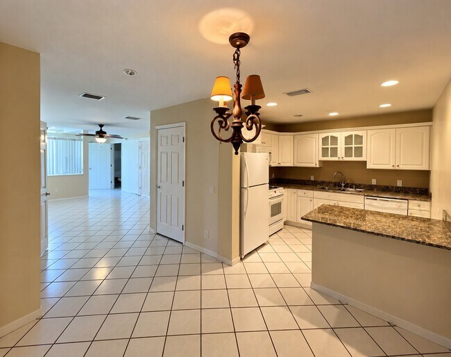Building Photo - 2112 SE Wild Meadow Cir