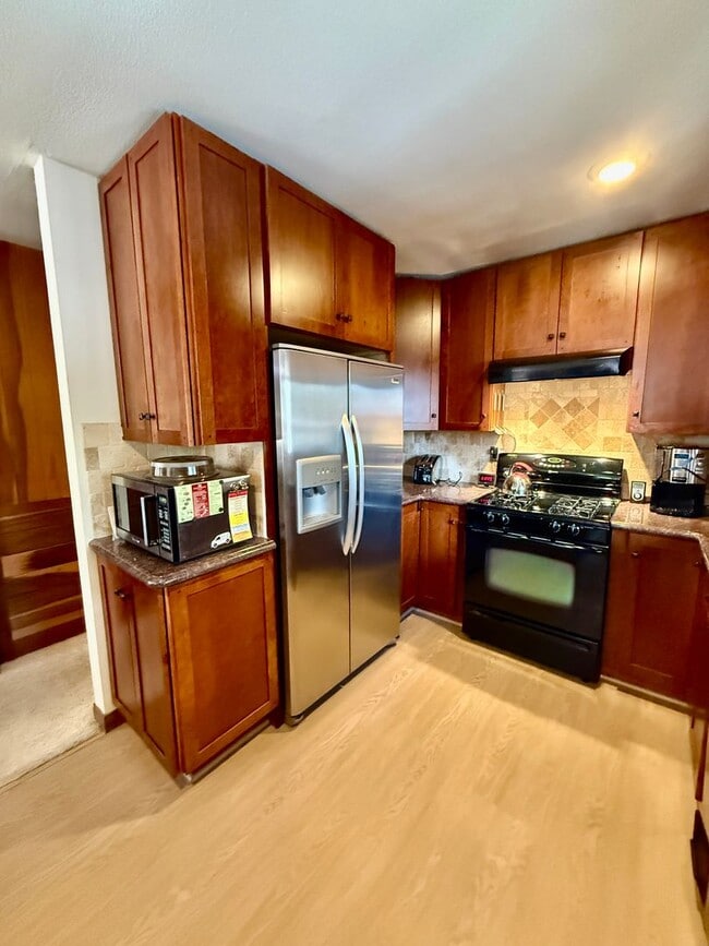 Building Photo - Furnished 3BD/2BA Near Eagle Lodge | Sunny Deck | Wood-Burning Fireplace | Garage