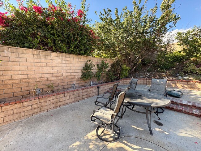 Building Photo - Rancho Cucamonga Gem – Stylish Single-Stor...