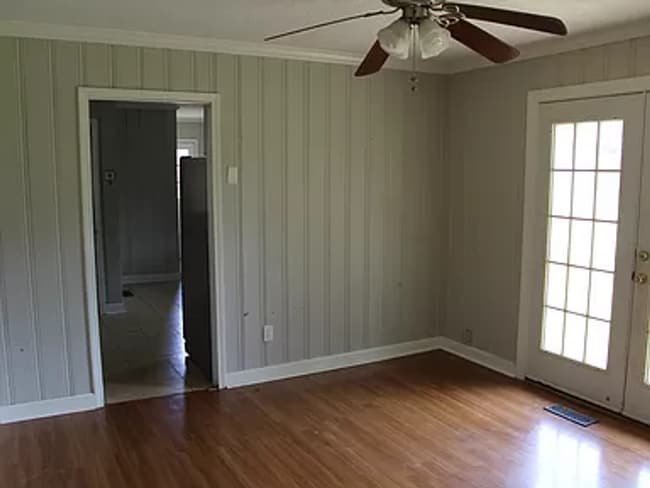 Building Photo - Welcome Home - 3 Bedroom 1.5 Bathroom Fami...