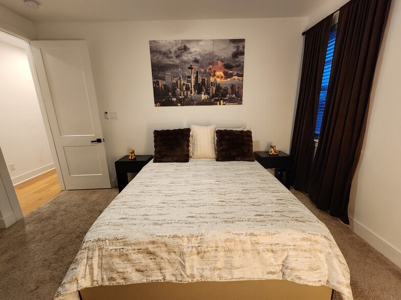 Building Photo - 5316 East Side Ave