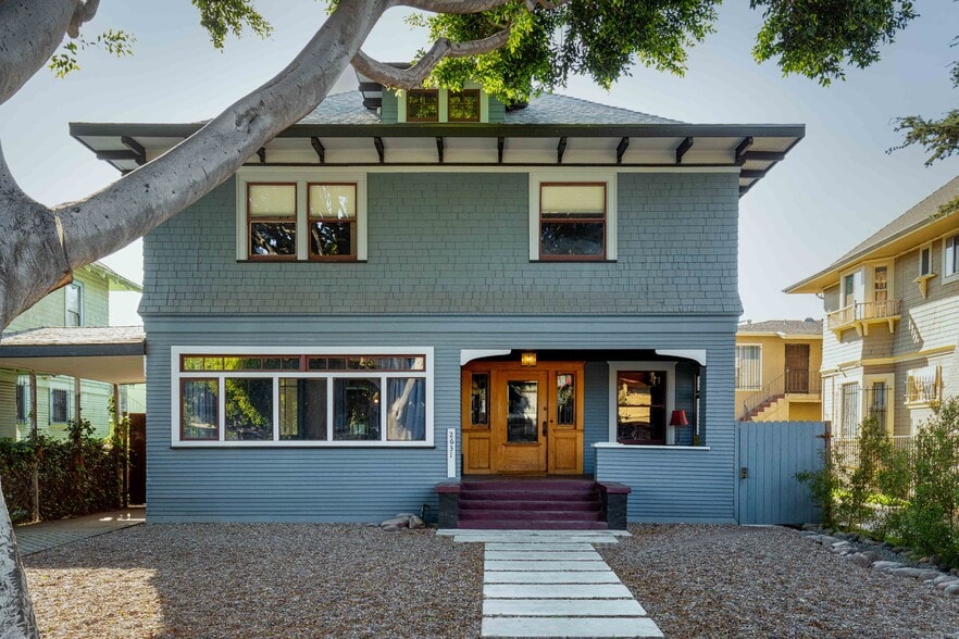 Primary Photo - 2631 Kenwood Ave