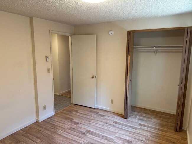 Building Photo - Charming 2-bedroom, 1-bath duplex in Springfield, OR