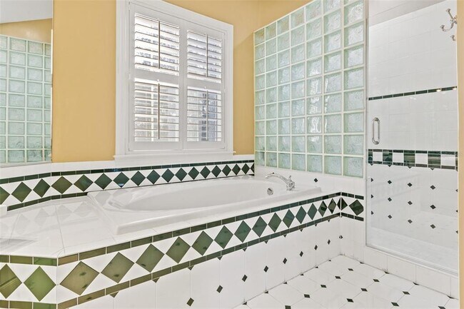 Building Photo - 6445 Renwick Cir