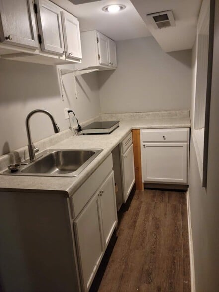 Building Photo - 5443 N St Louis Ave