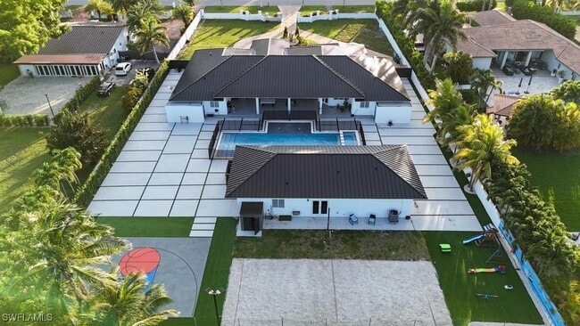 Building Photo - 365 NW 132nd Ave